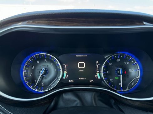 Used 2023 Chrysler Pacifica Limited image 21