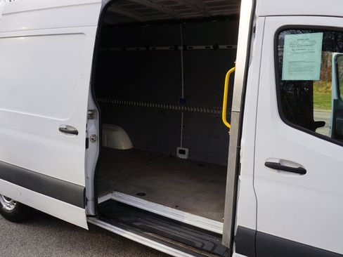 Used 2019 Freightliner Sprinter 170 image 26