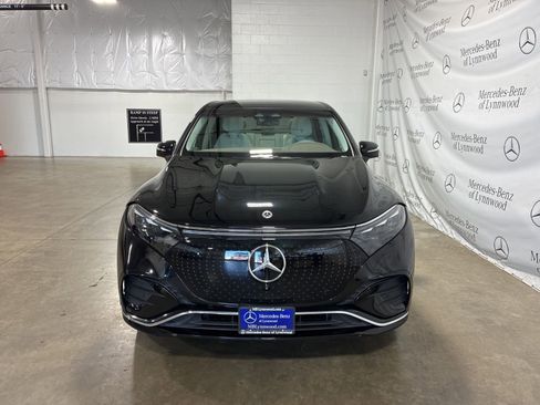 Used 2023 Mercedes-Benz EQS 580 4MATIC SUV image 2