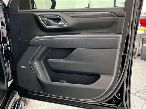 Used 2023 GMC Yukon SLT w/ SLT Premium Package image 25