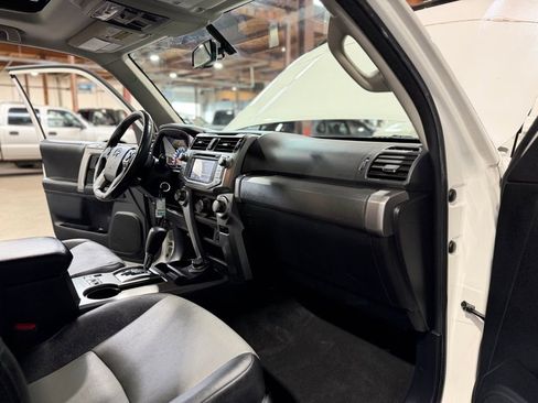 Used 2015 Toyota 4Runner SR5 Premium AWD/4WD image 18