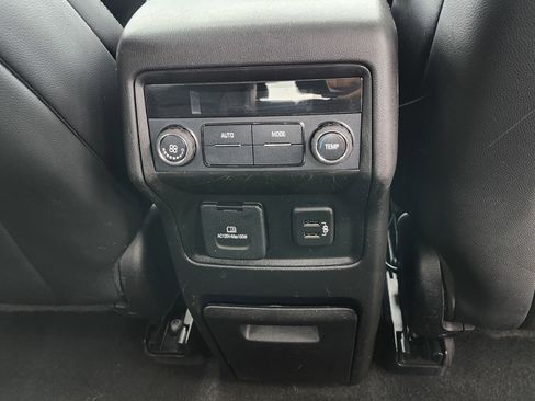 Used 2019 GMC Acadia SLT image 22