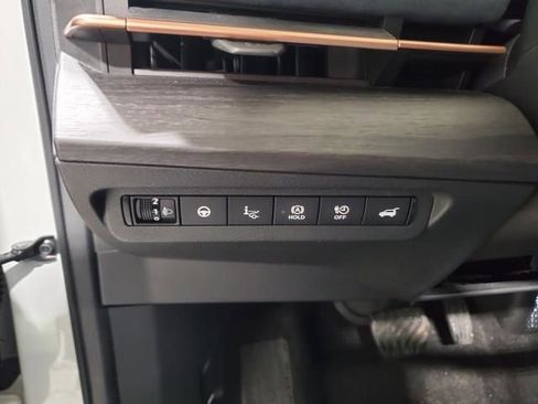 Used 2024 Nissan Ariya AWD image 25