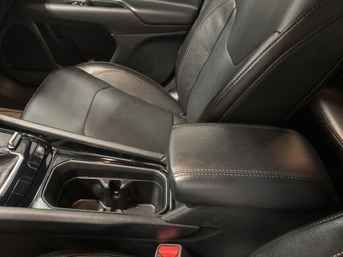 Used 2023 Jeep Compass Limited image 32