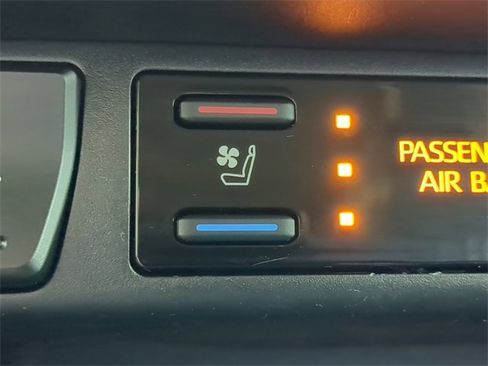 Used 2021 Toyota RAV4 Limited image 29