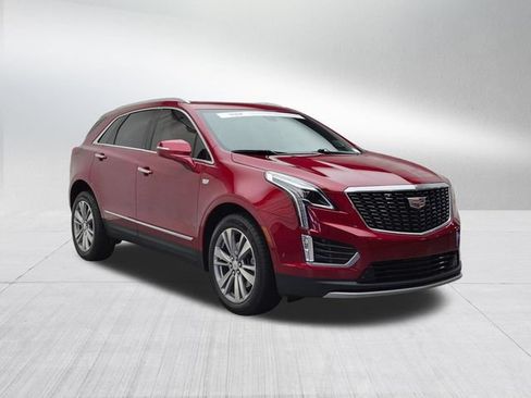 Certified 2023 Cadillac XT5 Premium Luxury w/ Technology Package AWD/4WD image 3