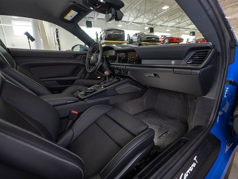Used 2025 Porsche 911 Carrera RWD image 21