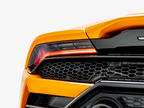 Used 2023 Lamborghini Huracan EVO RWD image 31