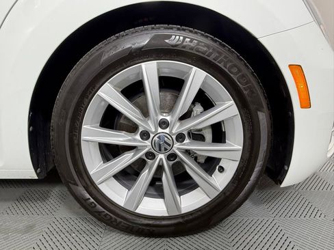 Used 2019 Volkswagen Beetle 2.0T SE image 14