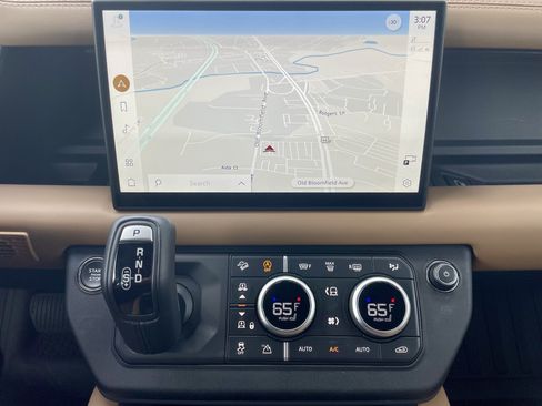 Certified 2025 Land Rover Defender 110 X-Dynamic SE AWD/4WD image 27