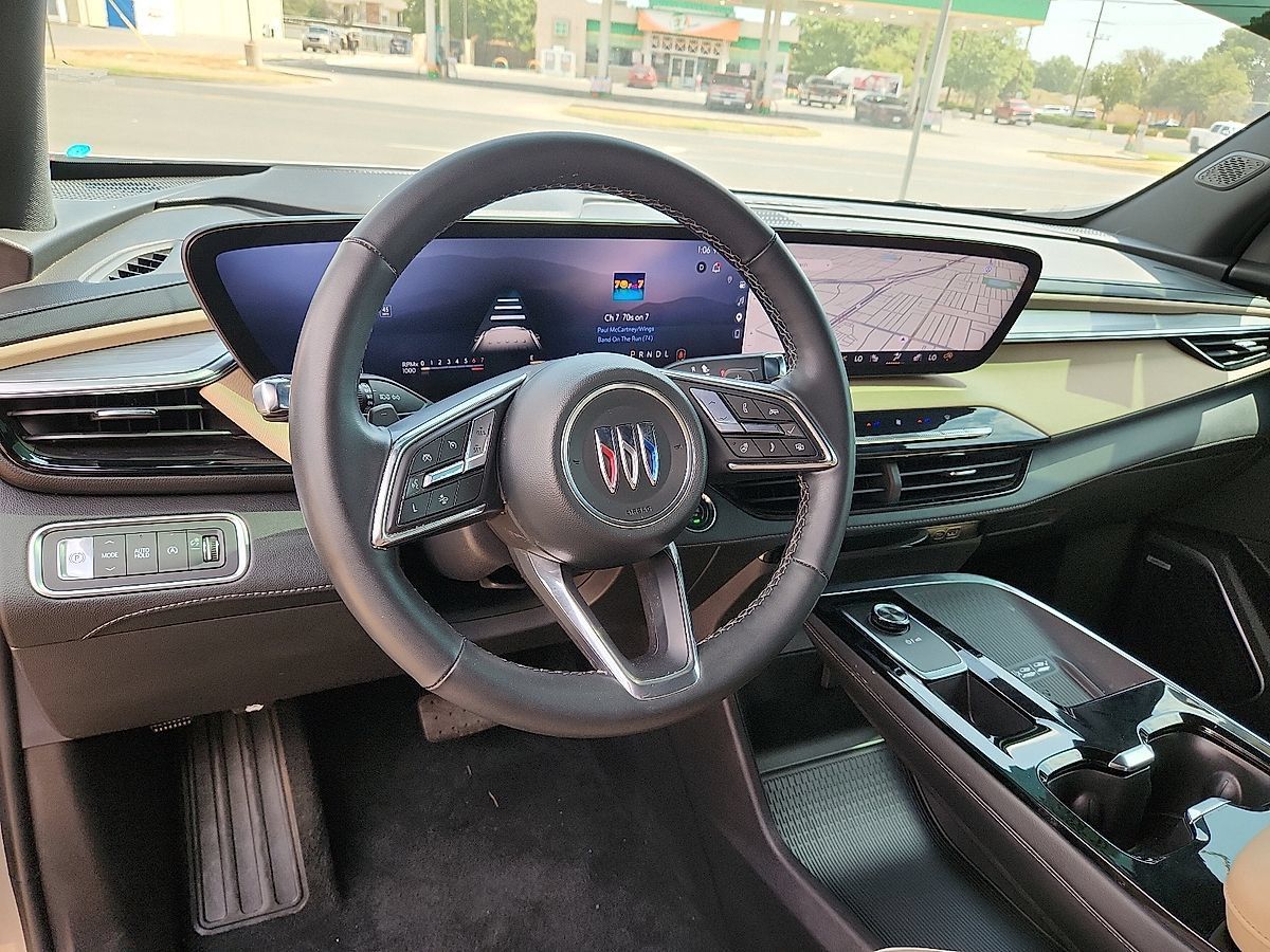 Used 2025 Buick Enclave Preferred FWD image 5