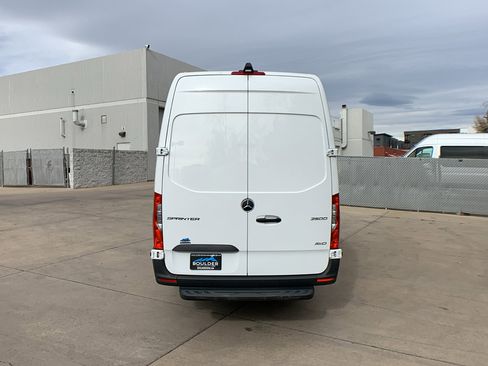 Used 2024 Mercedes-Benz Sprinter 2500 image 4