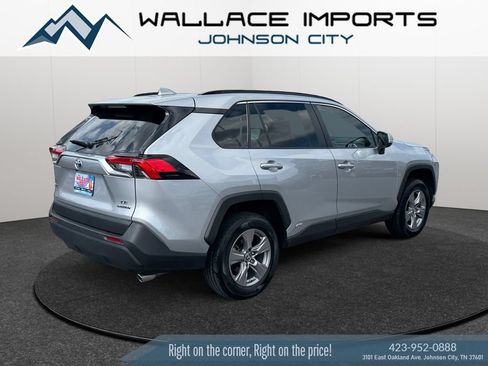 Used 2024 Toyota RAV4 LE AWD/4WD image 5