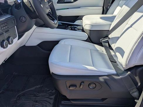 New 2026 Chevrolet Suburban Premier RWD image 4