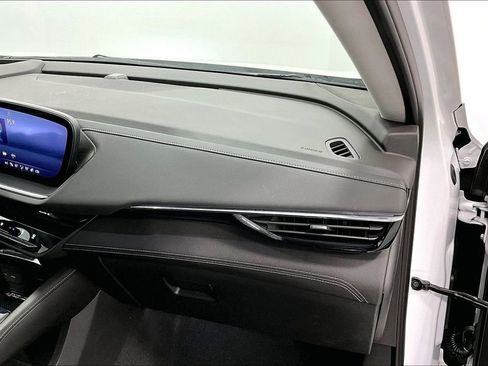 Used 2024 Buick Envision Preferred image 19