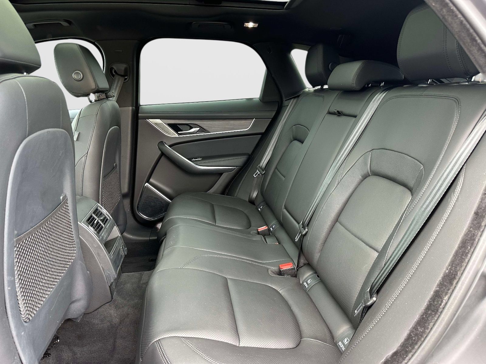 Used 2023 Jaguar F-PACE S AWD/4WD image 13
