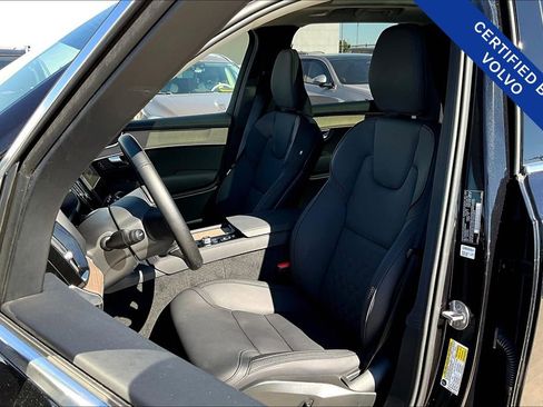Used 2025 Volvo XC90 B6 Plus image 32