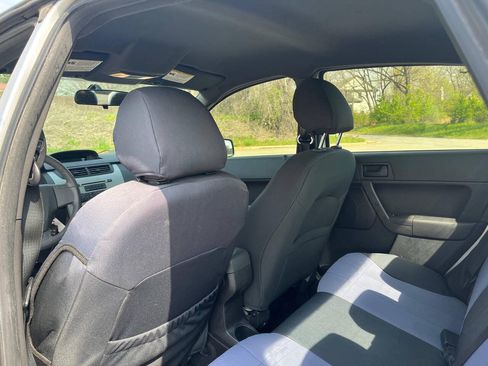 Used 2010 Ford Focus SE FWD image 10