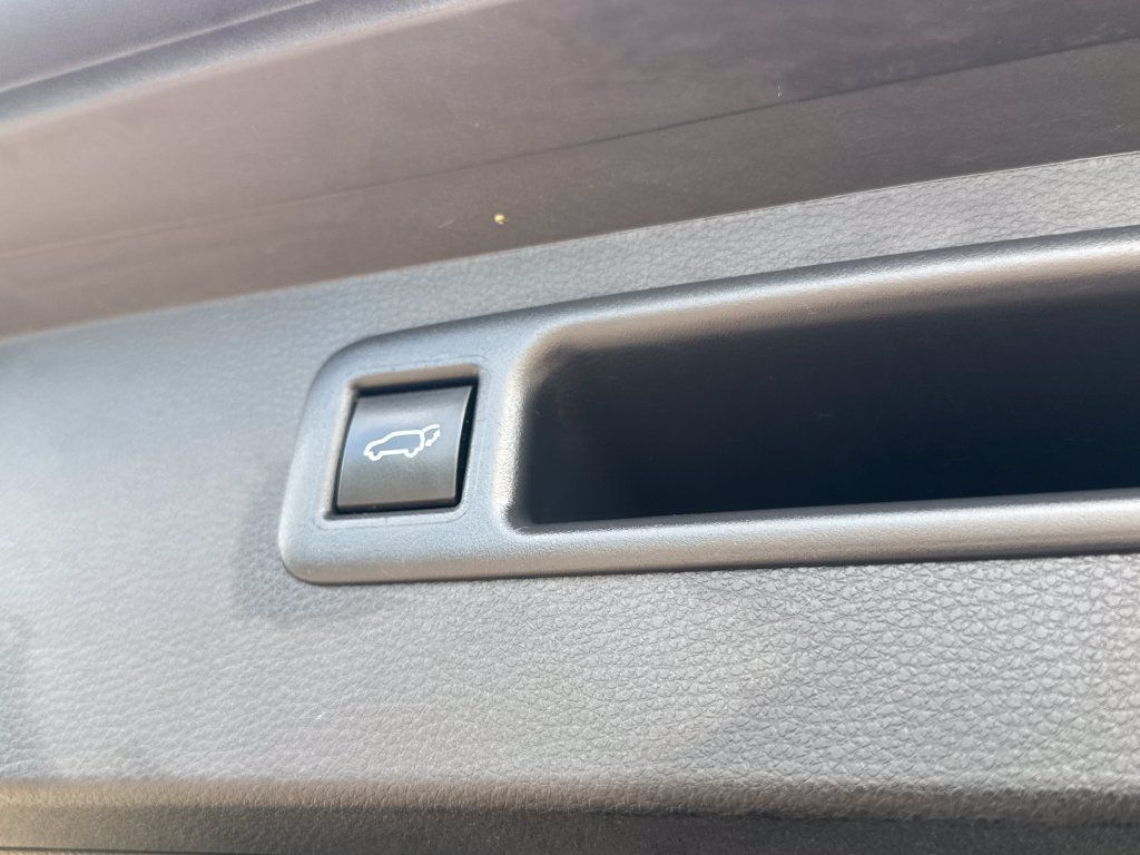 Used 2023 Toyota Highlander XLE AWD/4WD image 8