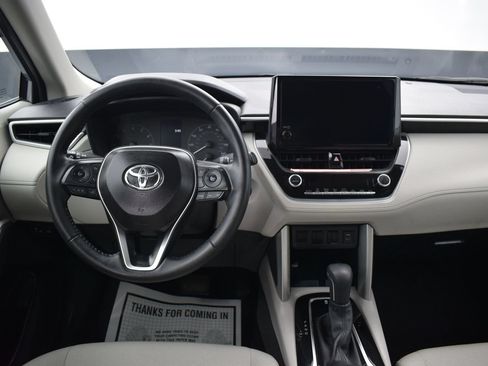 Used 2025 Toyota Corolla Cross LE AWD/4WD image 14