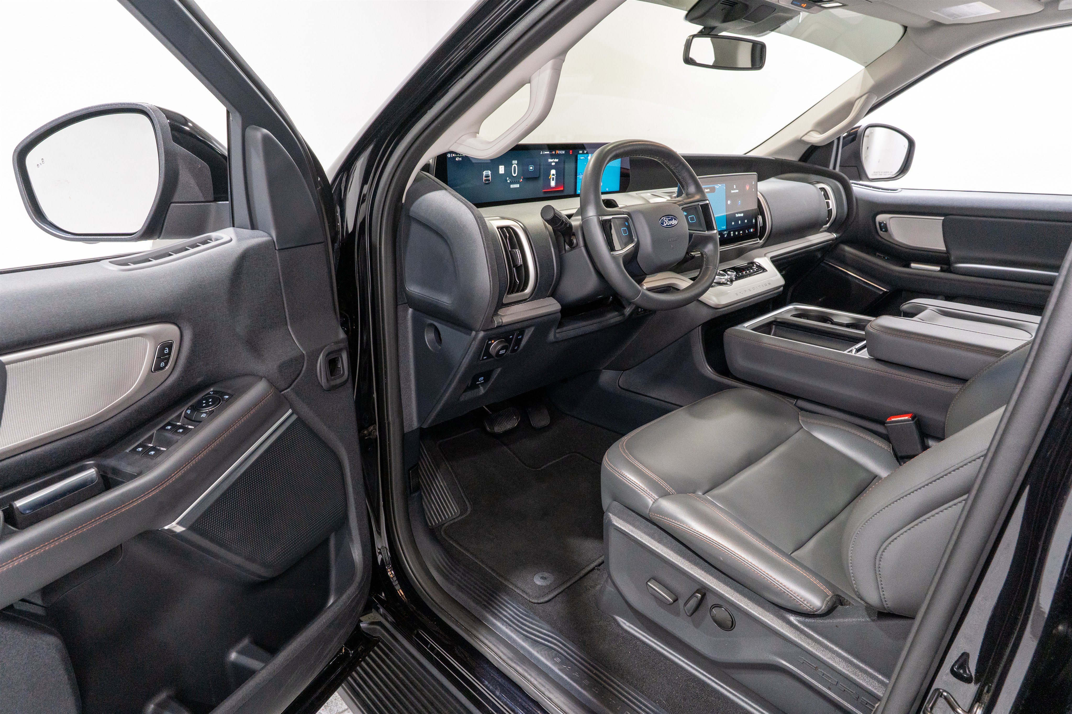 Used 2025 Ford Expedition Active AWD/4WD image 12