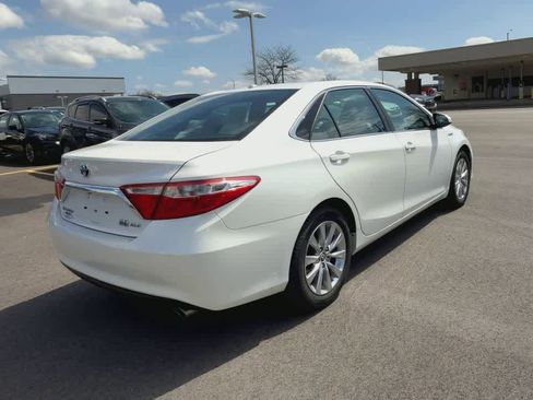Used 2015 Toyota Camry XLE w/ Moonroof Package image 8