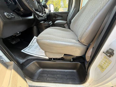 Used 2022 Chevrolet Express 3500 w/ Power Convenience Package RWD image 17