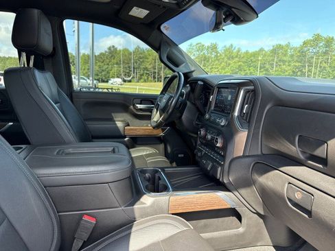 Used 2022 Chevrolet Silverado 1500 High Country w/ Technology Package image 13