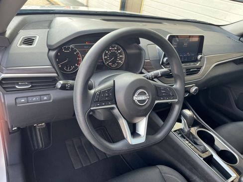 Used 2024 Nissan Altima 2.5 SV image 32