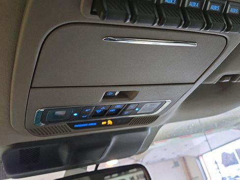 Used 2025 Ford F350 Platinum w/ Platinum Plus Package image 11