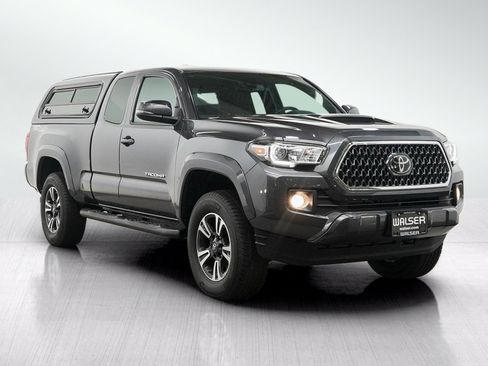 Used 2018 Toyota Tacoma TRD Sport w/ Exterior Package AWD/4WD image 7