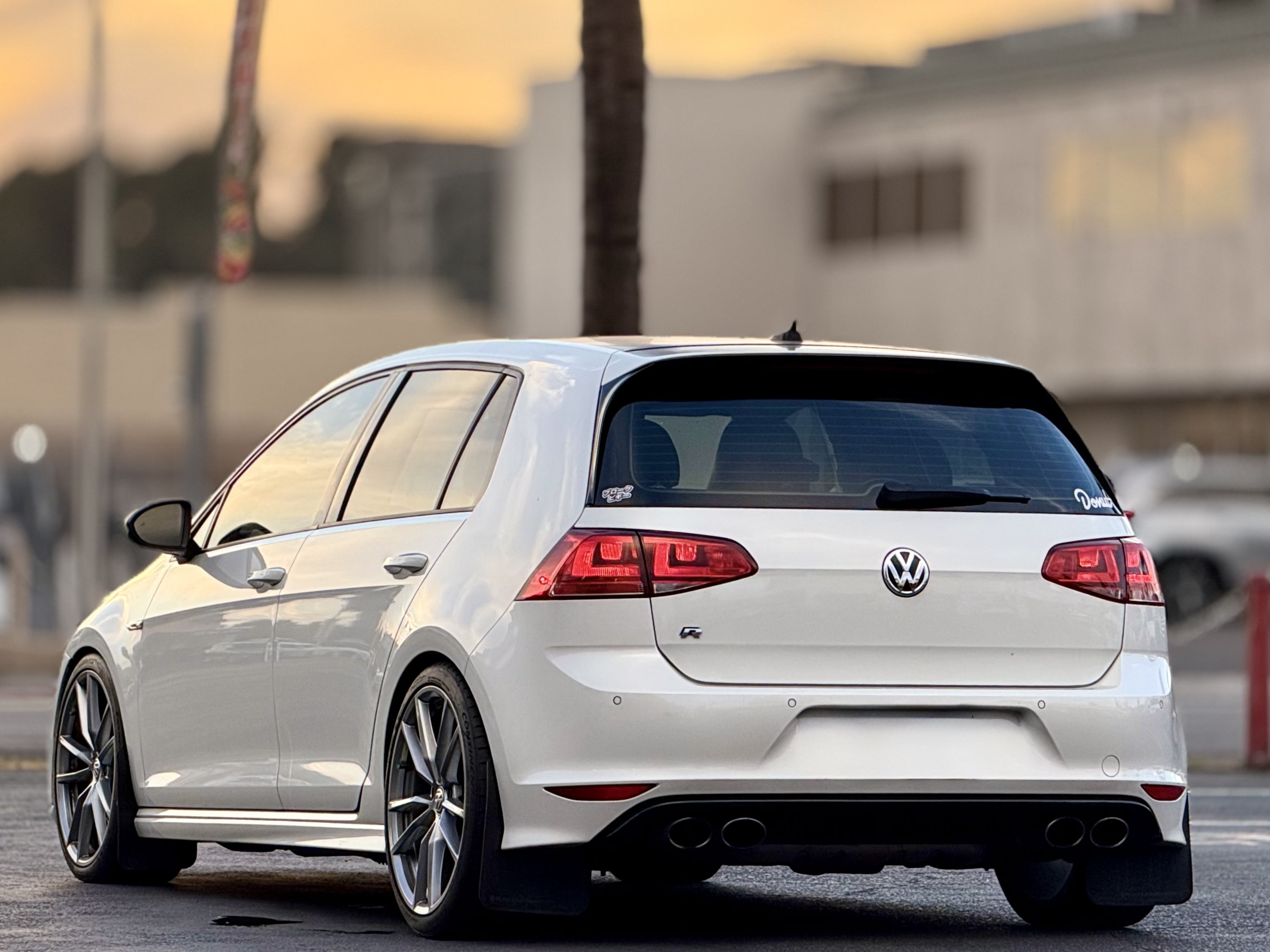 Used 2017 Volkswagen Golf R 4-Door AWD/4WD image 13