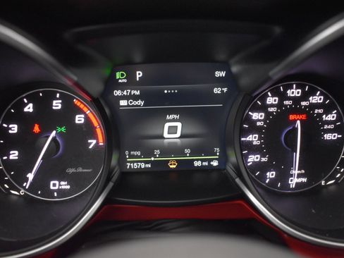 Used 2018 Alfa Romeo Stelvio Sport w/ Quick Order Package 22J Sport AWD/4WD image 12