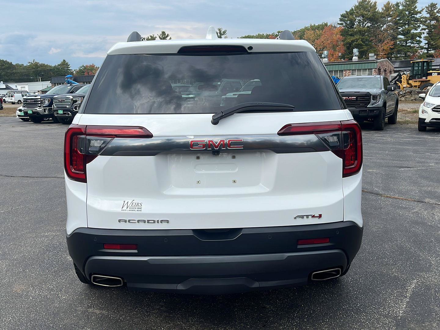 Used 2022 GMC Acadia AT4 w/ Technology Package AWD/4WD image 4