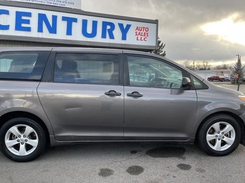 Used 2015 Toyota Sienna L image 21