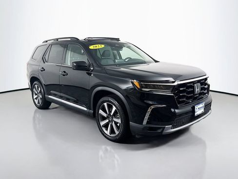 Used 2023 Honda Pilot Touring image 1