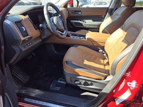 Used 2025 Nissan Pathfinder Platinum w/ Cargo Package image 10