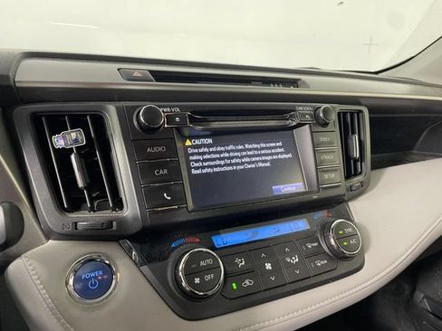 Used 2018 Toyota RAV4 LE AWD/4WD image 7
