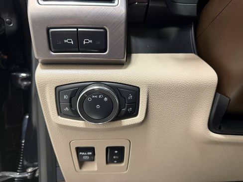 Used 2019 Ford F150 Limited w/ Trailer Tow Package AWD/4WD image 14