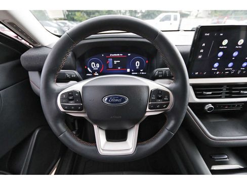 Used 2025 Ford Explorer Active w/ Active Comfort Package RWD image 14