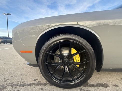 Used 2018 Dodge Challenger SXT image 10