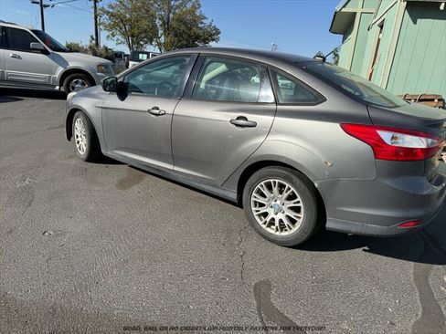 Used 2012 Ford Focus SE FWD image 3
