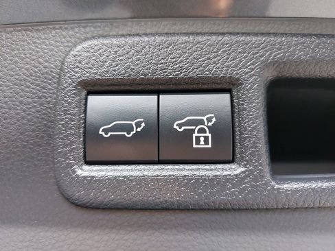 Used 2021 Toyota Venza LE image 13