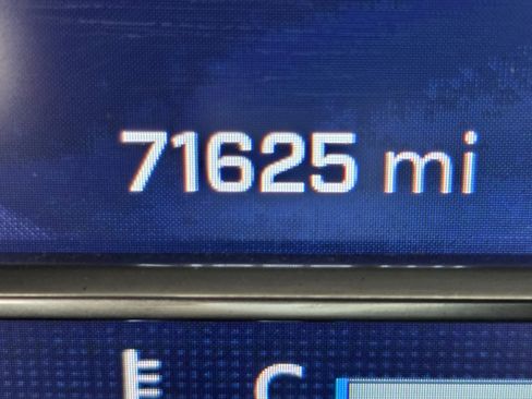 Used 2023 Chevrolet Suburban Premier image 22