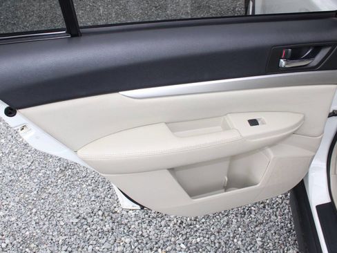 Used 2011 Subaru Outback 2.5i Premium AWD/4WD image 21