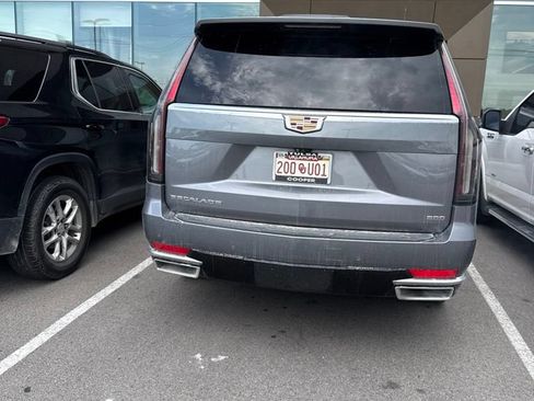 Used 2022 Cadillac Escalade Premium Luxury w/ Performance Package AWD/4WD image 6