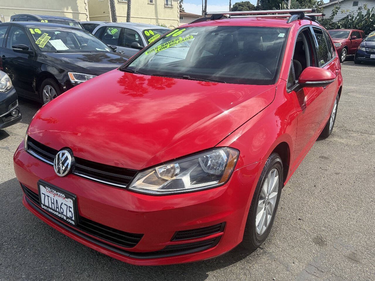 Used 2016 Volkswagen Golf S FWD image 2