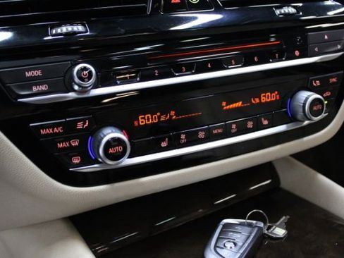 Used 2018 BMW 540i xDrive w/ Premium Package image 21