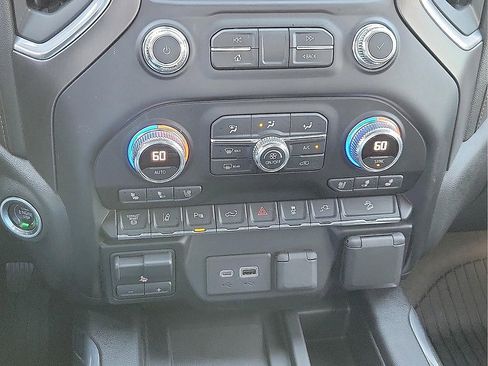 Used 2021 GMC Sierra 2500 AT4 w/ AT4 Premium Plus Package image 17