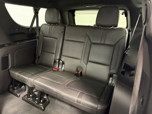 Used 2024 Chevrolet Suburban RST w/ Luxury Package image 17